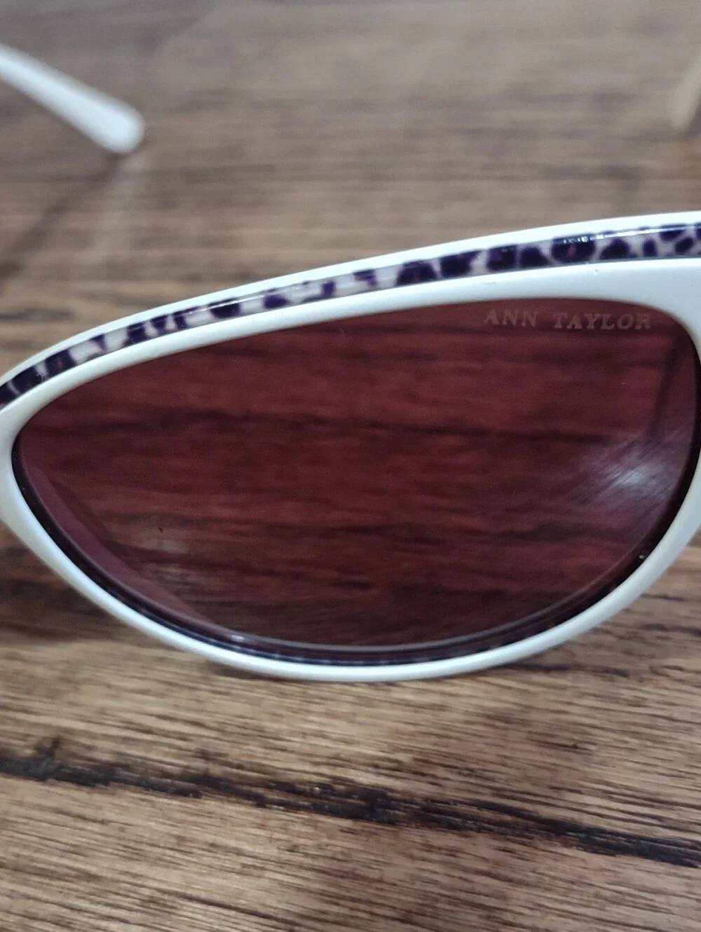 Ann Taylor Womens Cat Eye Sunglasses White Leopard Print Trim‎ AT505 C03